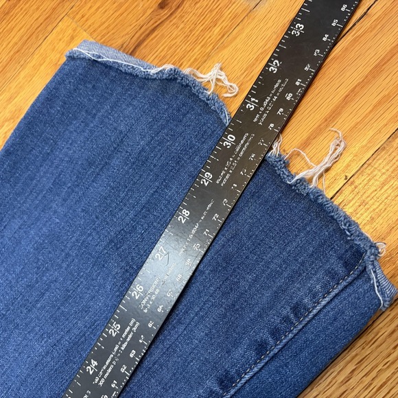 Levis 726 Flare Jeans Womens 31x32 Medium Wash Blue Stretch Denim Raw Hem - Picture 8 of 9